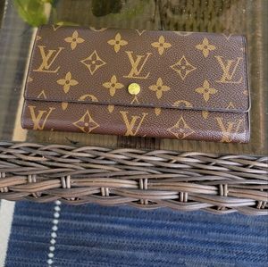 LOUIS VUITTON TRI FOLD LOGO WALLET